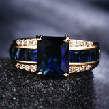 Anel Dourado Distinto em Azul Profundo