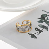 Anel Dourado Floral em Camadas
