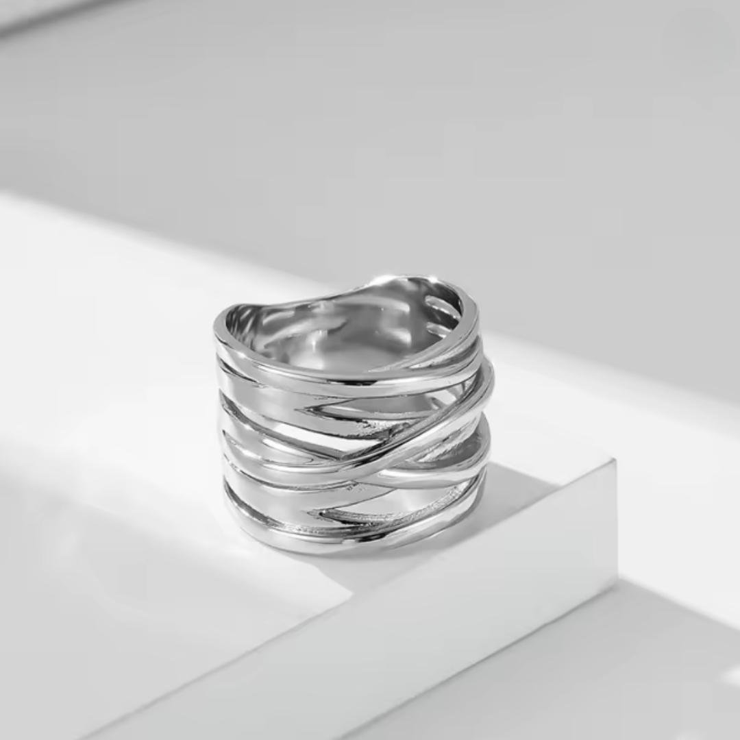 Anel Cruzado Multicamadas Cativante