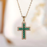 Colar Pendente de Cruz de Esmeralda Elegante