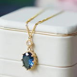 Colar Dourado Sofisticado ao Luar