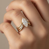 Anel Coroa com Pendente Dourado Elegante
