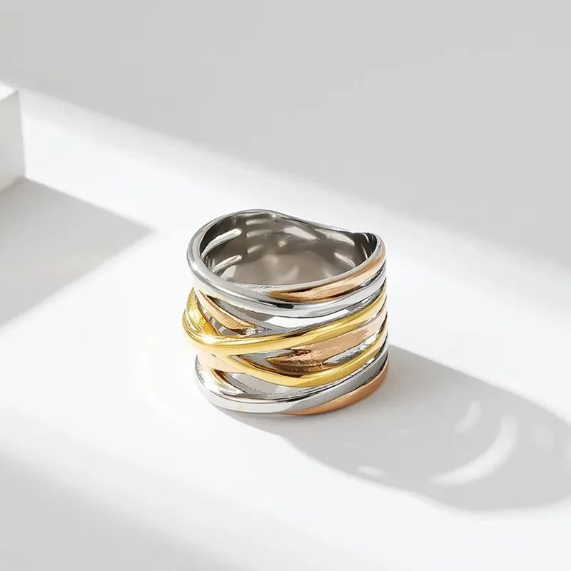 Anel Cruzado Multicamadas Cativante