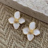 Brincos Flor Branca Elegantes
