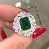 Os Brincos Icónicos de Esmeralda