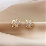 Brincos de Estudo Florais Elegantes em Prata