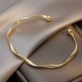 Pulseira Dourada Torcida Elegante