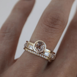 Conjunto de Anéis Dourados com Cristal Incrustado
