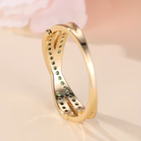 Anel Dourado de Esmeralda Sofisticado