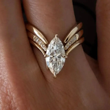 Anel Coroa com Pendente Dourado Elegante
